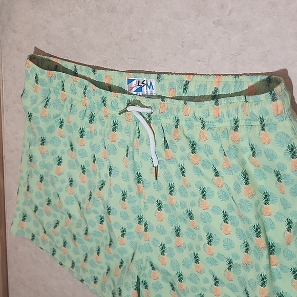 Bermies Swim Trunks Size Medium mens - Picture 3 of 7